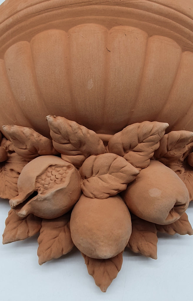 Collezione Di Vasi Con Fiori Appesi A Una Parete Di Una Casa Con Il Mare Sullo Sfondo Un Immagine Chiusura Alla Image172046884 Collezione Di Vasi Con Fiori Appesi A Una Parete Di Una Casa Con Il Mare Sullo Sfondo Un Immagine Chiusura Alla Image172046884