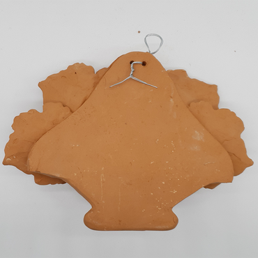 Cestino con frutta in terracotta