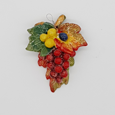 Small red grapes to hang in ceramcia