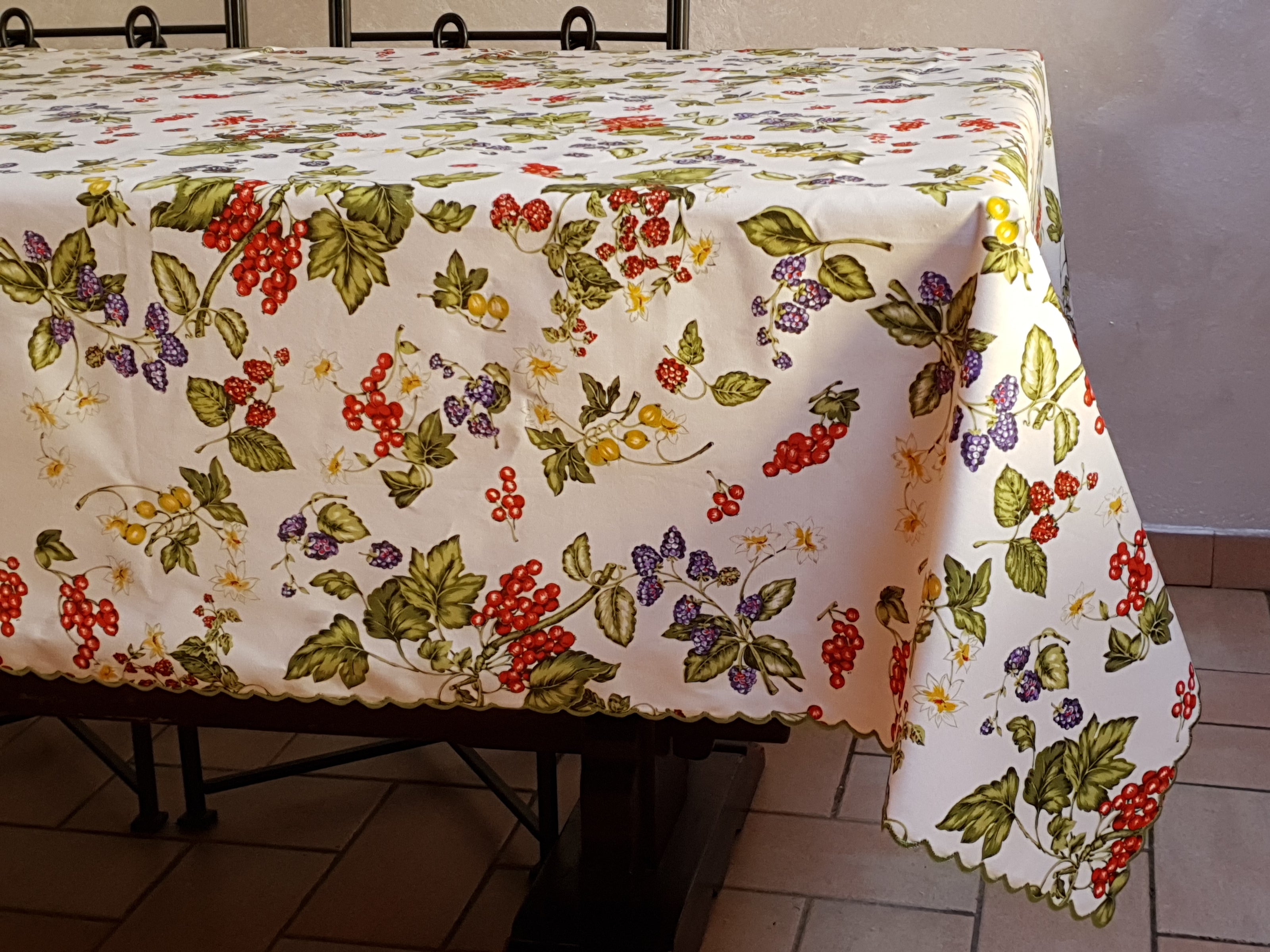Berries Tablecloth Tuscan Tablecloths