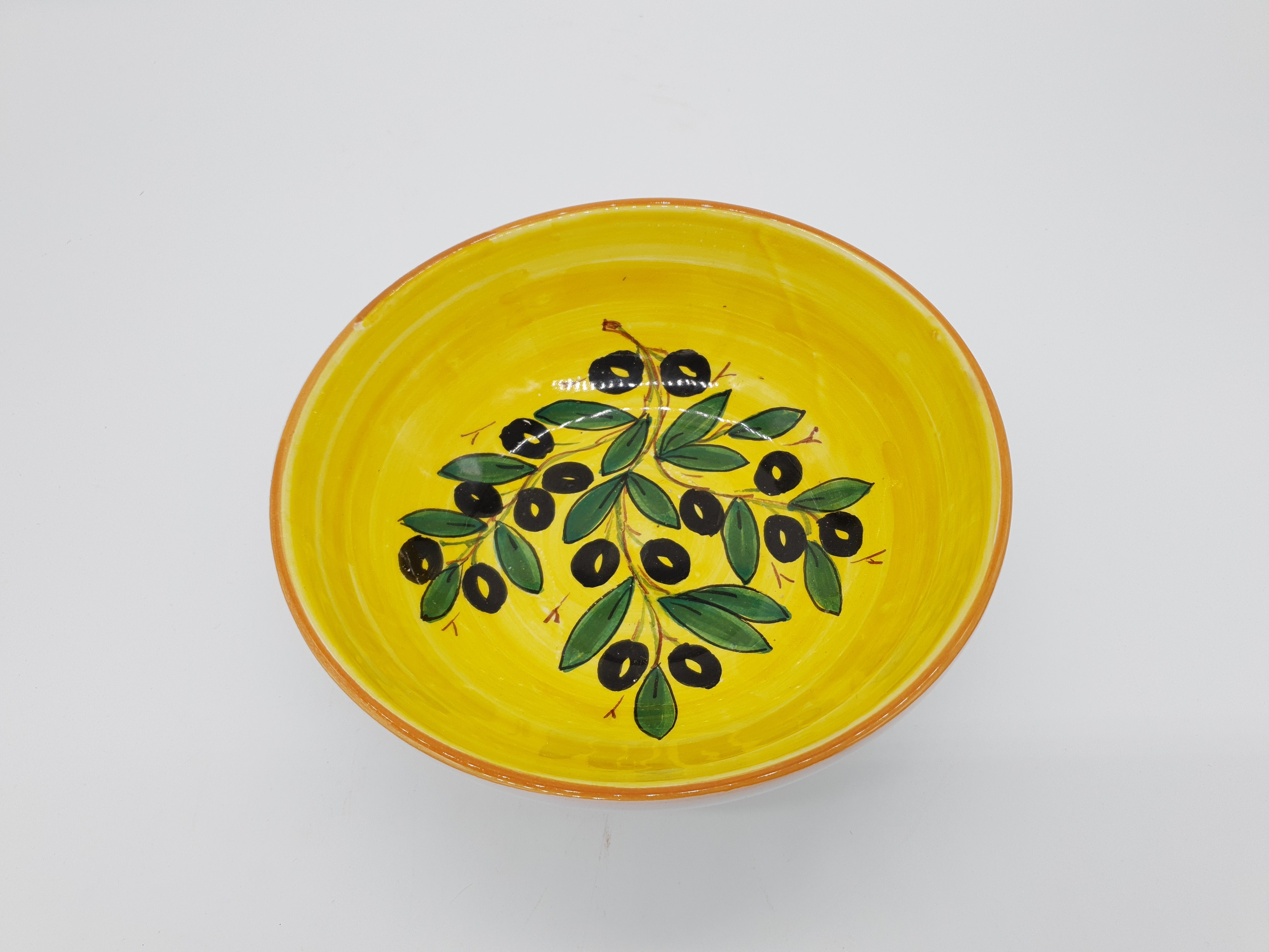 Bolo Decorated Olives Yellow Background