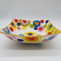 Bolo quadrato con decoro cerchi