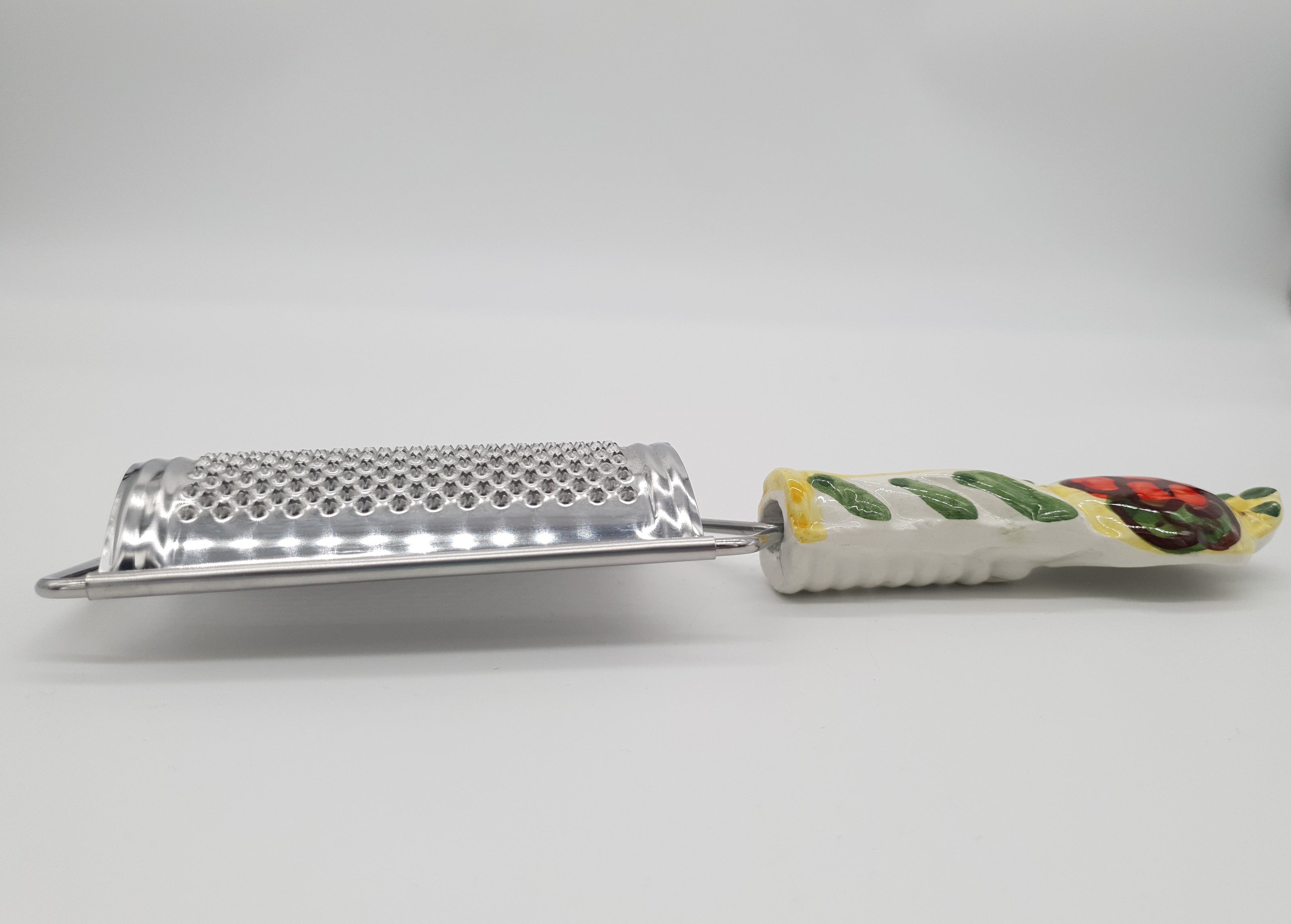 Grattugia Formaggio Decoro Uva Rossa Fondo Giallo Acciaio e Ceramica