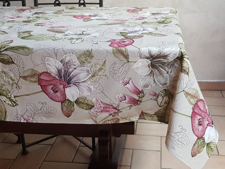 Miros Tablecloth with White and Pink Flowers