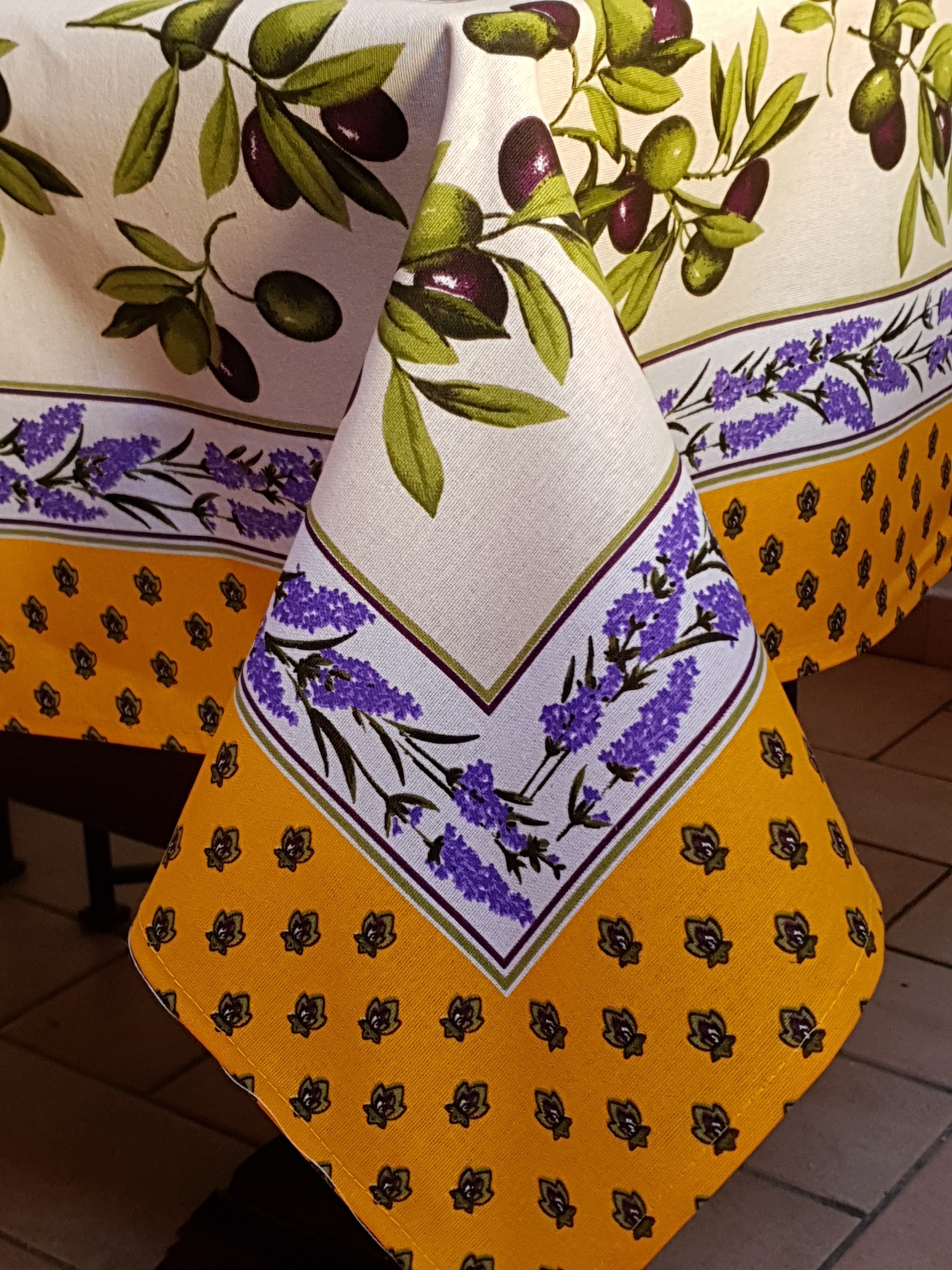 Tovaglia Provenzale Olive Fondo Giallo e Avorio
