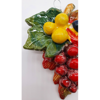 Small red grapes to hang in ceramcia