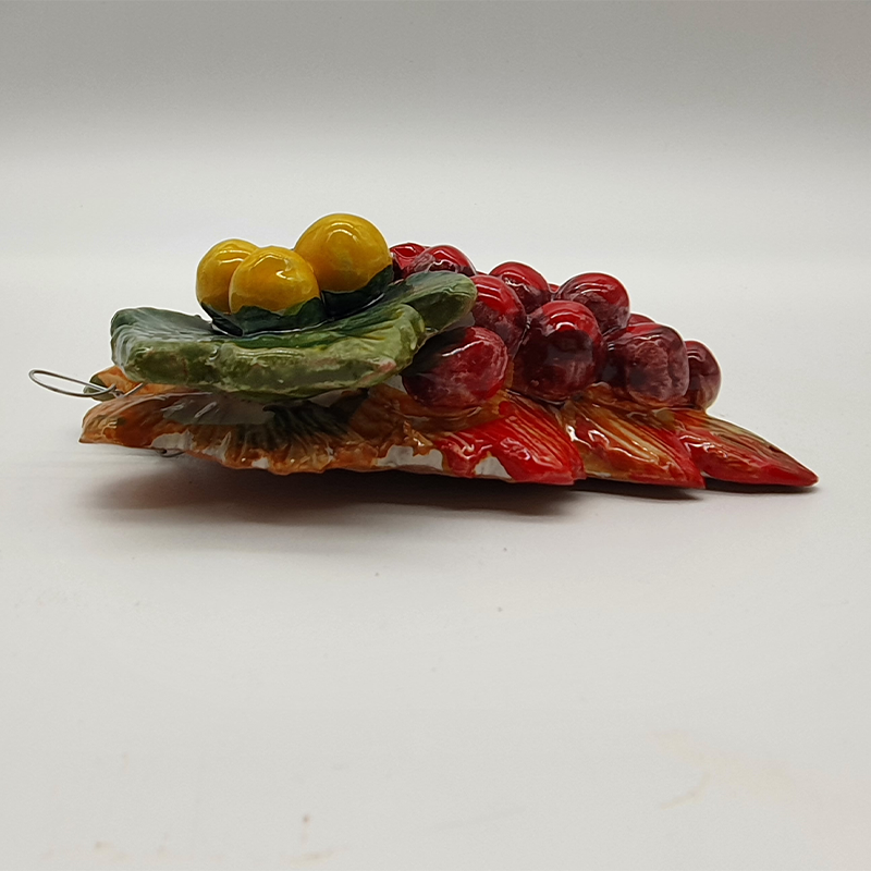 Uva rossa piccola da appendere in ceramcia