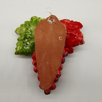 Uva rossa grande da appendere in ceramica